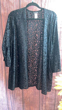 Load image into Gallery viewer, Bit of lace kimono